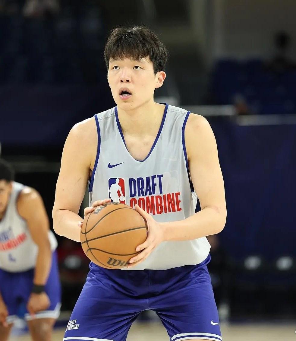 8255美元!杨瀚森联合试训球衣拍高价仅次于状元弗拉格(2025年状元弗拉格简介概括)